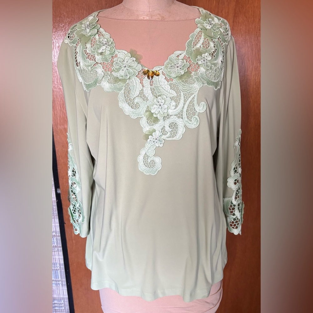 Embroidered Lace Appliqué Women's Top in Sage Green 2X